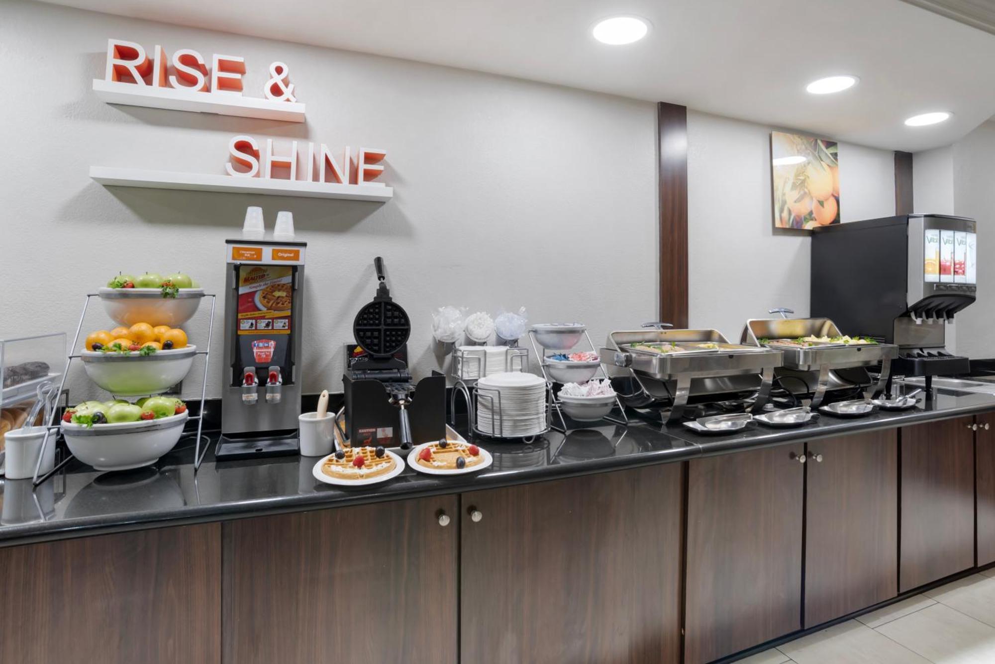 Comfort Inn & Suites New Orleans Airport North Кенер Екстериор снимка